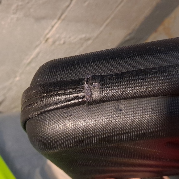 Thule Black Hard Shell Computer Case - Picture 11 of 12